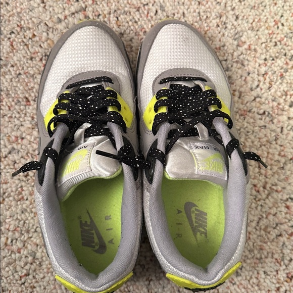 Used Women’s Air Max 90 - Picture 8 of 10